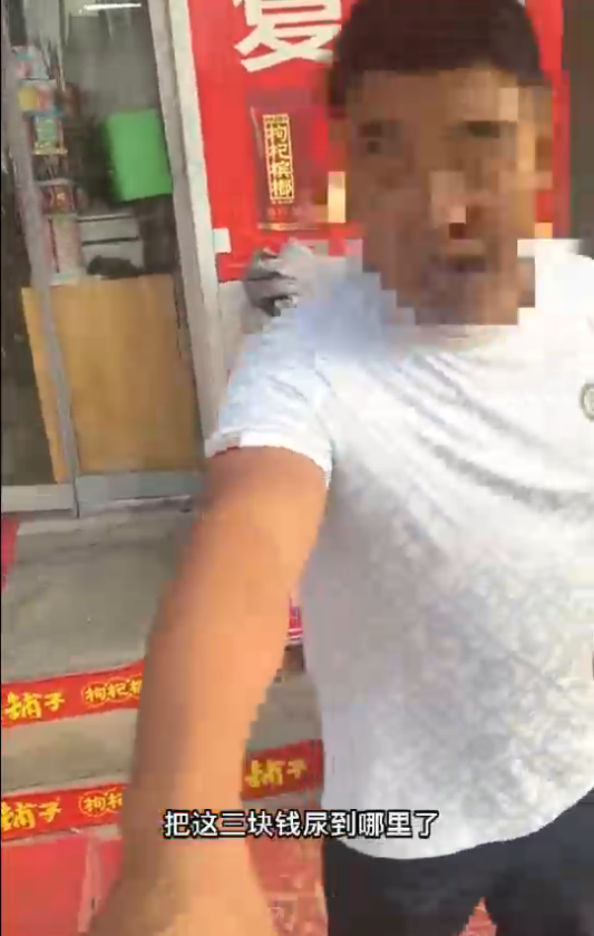 驰盈配资 情侣游客称遭小男孩尿液溅湿，与其家人理论遭恶言相向，天水相关部门介入调查