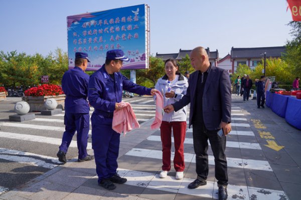 弘利配资 六鼎山全链条服务 保障“护航”国庆假期 暖心举措获游客点赞