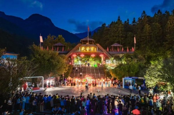 泽巨配资 文化IP＋智慧赋能，安徽省文旅投控集团旗下景区引爆双节旅游热​